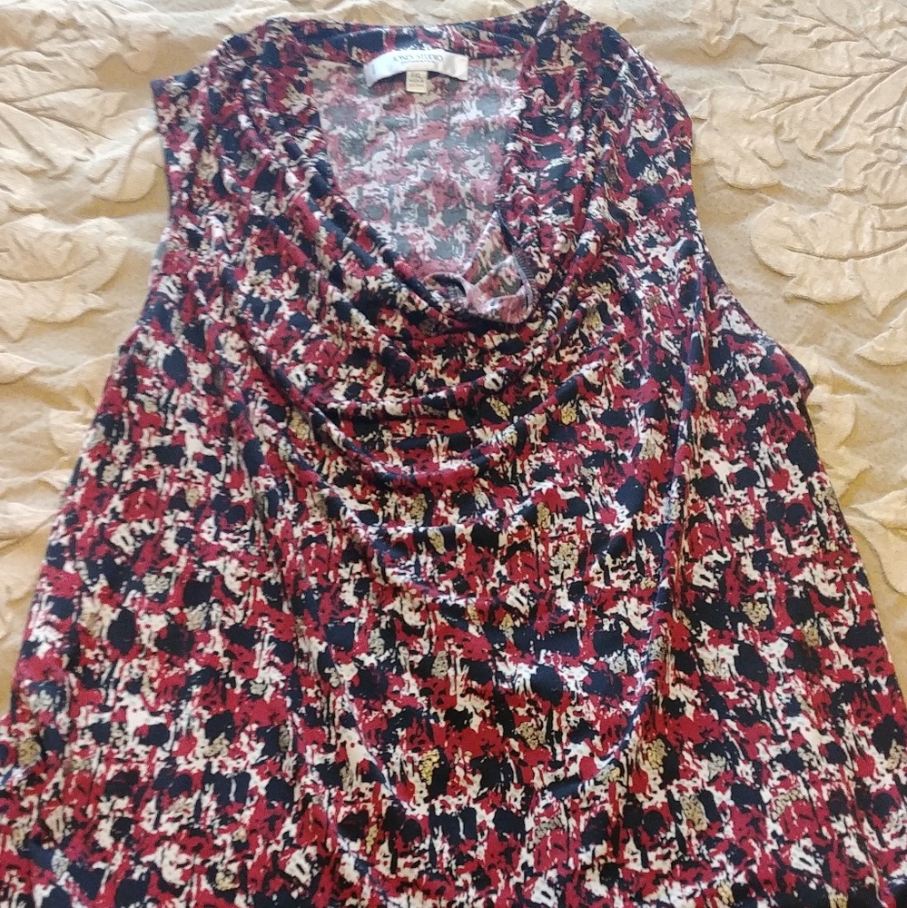 Scoop neck sleeveless top